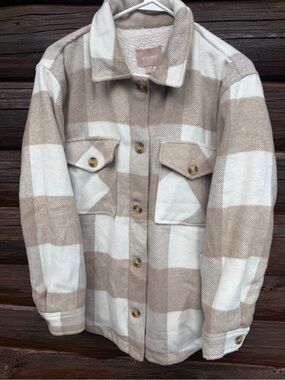 Love Tree Plaid Shacket Womens Size M Sherpa Lined Jacket Coat Tan White
